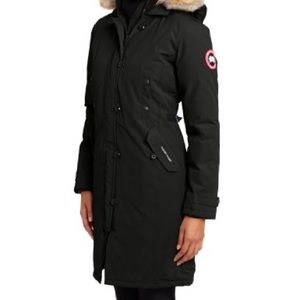 Canada Goose 🇨🇦 Long Black Parka. Size M. The jacket has been dry cleaned.